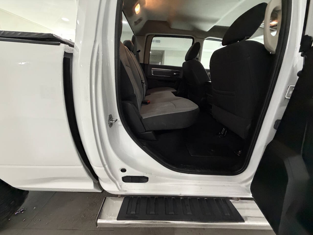 Used 2021 RAM 1500 Classic SLT AWD/4WD image 20