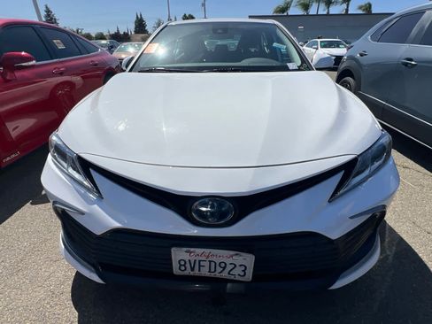 Used 2021 Toyota Camry LE image 2