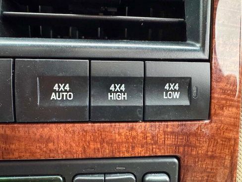 Used 2006 Ford Explorer Eddie Bauer image 16