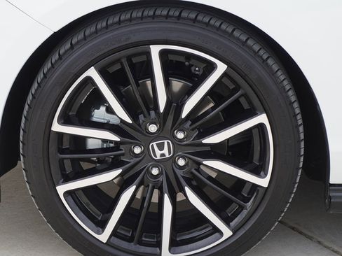 Used 2023 Honda Accord Touring image 4