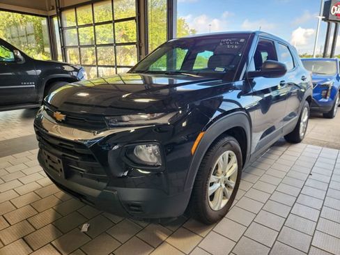 Used 2021 Chevrolet TrailBlazer LS FWD image 3