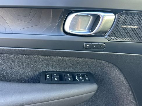 Used 2023 Volvo XC40 Recharge Ultimate w/ Protection Package Premier AWD/4WD image 10