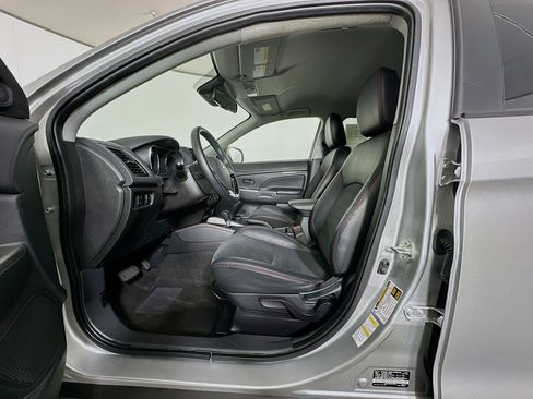 Used 2024 Mitsubishi Outlander Sport S image 13