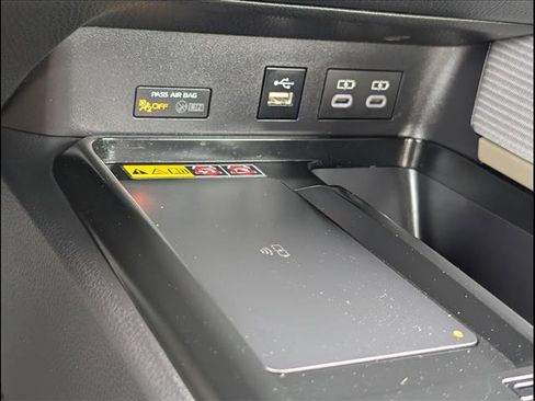 Used 2025 Toyota Camry SE AWD/4WD image 16