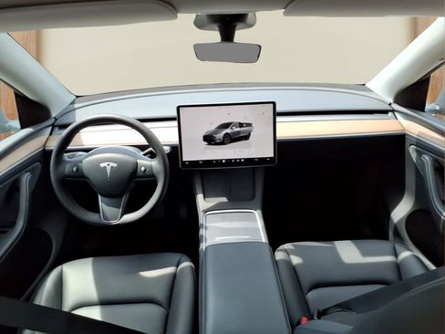 Used 2024 Tesla Model Y Long Range AWD/4WD image 24