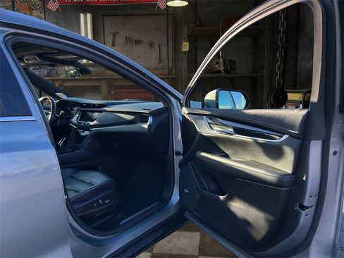 Used 2024 Cadillac XT5 Premium Luxury image 17