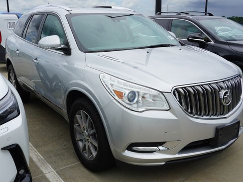 Used 2017 Buick Enclave Leather FWD image 3