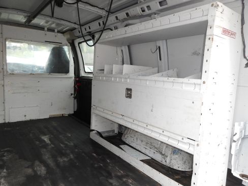 Used 2007 Chevrolet Express 2500 RWD image 18