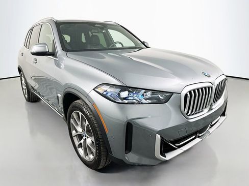 Used 2026 BMW X5 xDrive40i w/ Premium Package AWD/4WD image 3