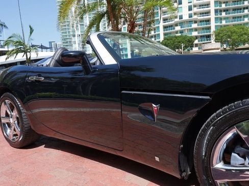 Used 2007 Pontiac Solstice GXP w/ Premium Package RWD image 22