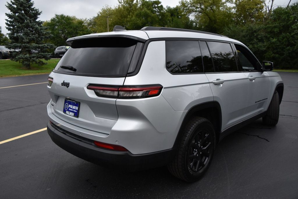 Used 2024 Jeep Grand Cherokee L Laredo AWD/4WD image 6