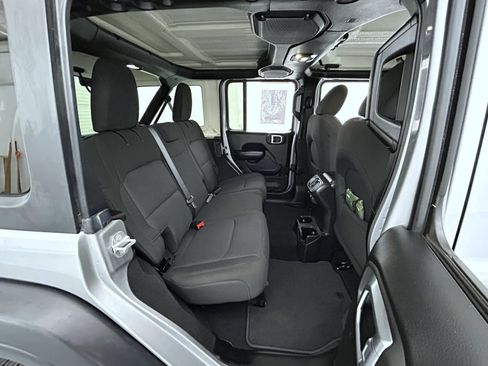 Used 2019 Jeep Wrangler Unlimited Sport S AWD/4WD image 18