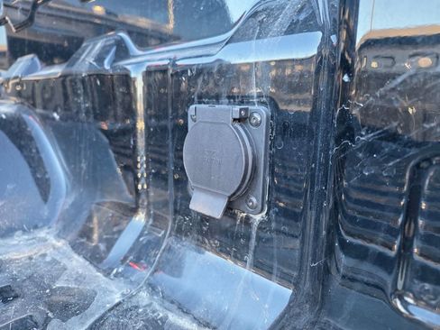 Used 2024 Chevrolet Colorado Z71 w/ Advanced Trailering Package image 12