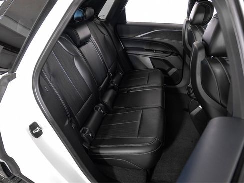 Used 2024 Cadillac Lyriq Luxury image 34