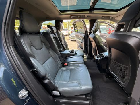 Used 2020 Volvo XC90 T6 Momentum AWD/4WD image 14