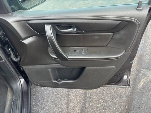 Used 2017 Chevrolet Traverse LT image 28