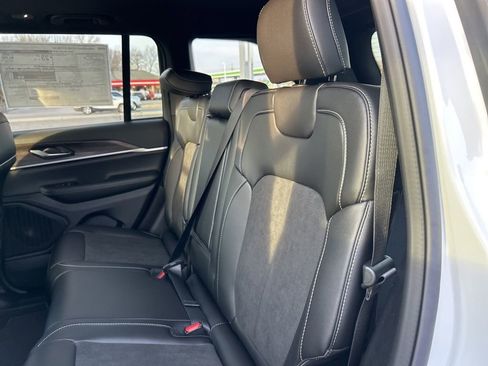 New 2026 Jeep Grand Cherokee Altitude AWD/4WD image 13