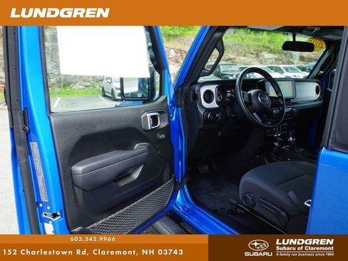 Used 2025 Jeep Wrangler Sport AWD/4WD image 10