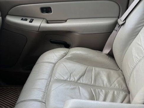 Used 2001 Chevrolet Tahoe 4WD w/ LS Preferred Equipment Group image 16