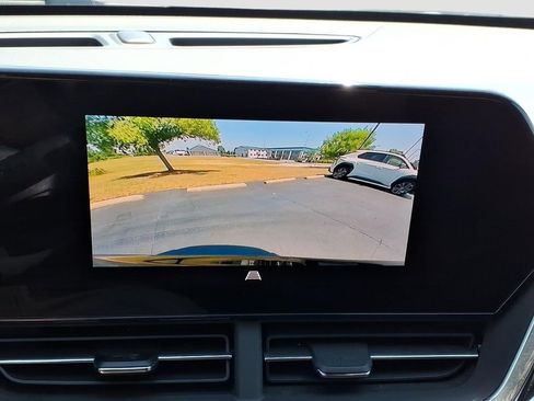Used 2025 Chevrolet Trax LT FWD image 17
