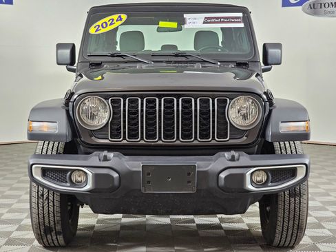 Used 2024 Jeep Gladiator Sport image 9