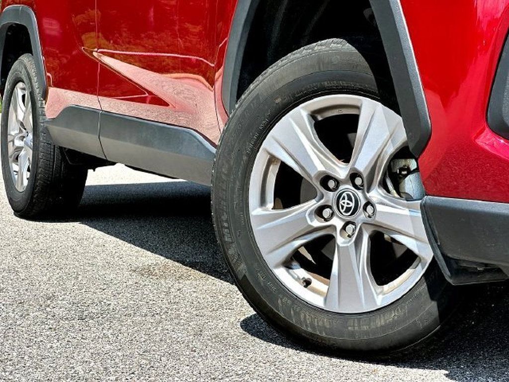 Certified 2025 Toyota RAV4 XLE AWD/4WD image 2