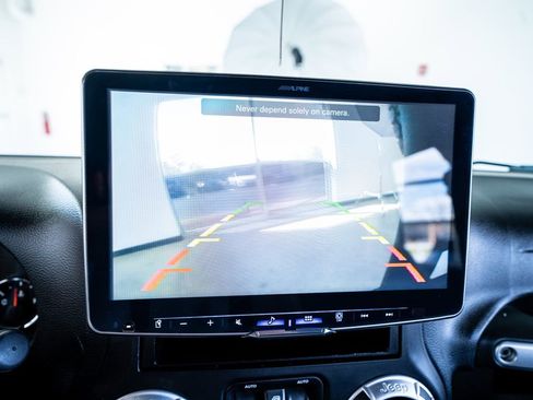 Used 2014 Jeep Wrangler Unlimited Rubicon w/ Connectivity Group image 39