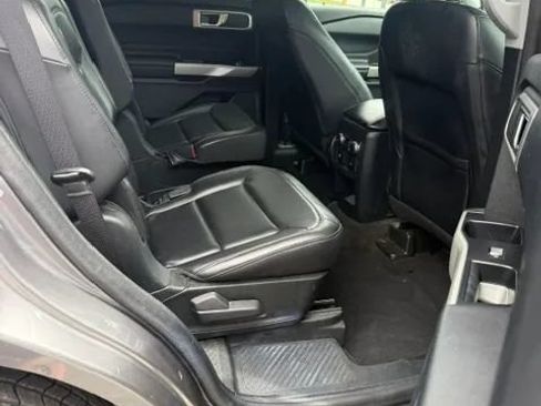 Used 2021 Ford Explorer XLT w/ Equipment Group 202A AWD/4WD image 2