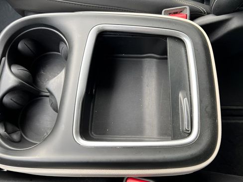 Used 2023 Chrysler Pacifica Touring-L image 21