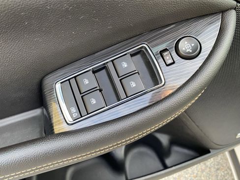 Used 2019 Chevrolet Impala Premier w/ Premier Confidence Package image 19