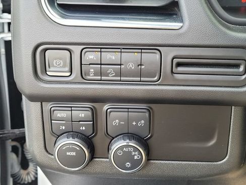 Used 2024 Chevrolet Tahoe Premier AWD/4WD image 24