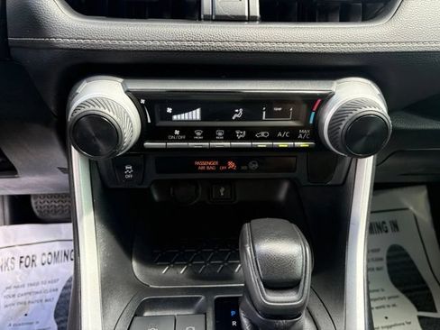 Used 2020 Toyota RAV4 LE FWD image 18