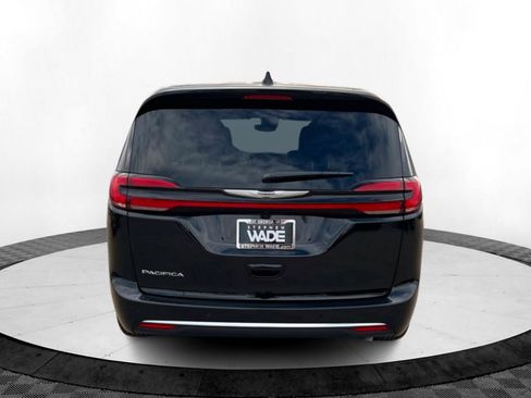 New 2026 Chrysler Pacifica Select image 4