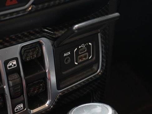 Used 2022 Jeep Wrangler Unlimited Sahara AWD/4WD image 24