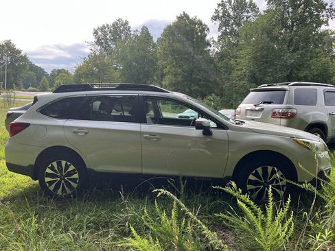 Used 2016 Subaru Outback 2.5i Limited AWD/4WD image 2
