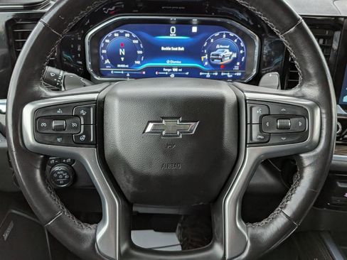 Used 2022 Chevrolet Silverado 1500 LT Trail Boss w/ Convenience Package II AWD/4WD image 16