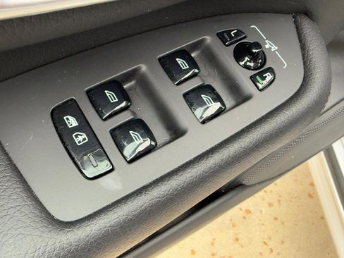 Certified 2022 Volvo XC90 T6 Momentum w/ Advanced Package image 15