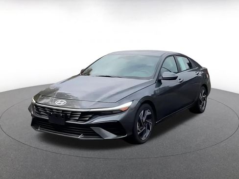 Used 2025 Hyundai Elantra SEL image 8