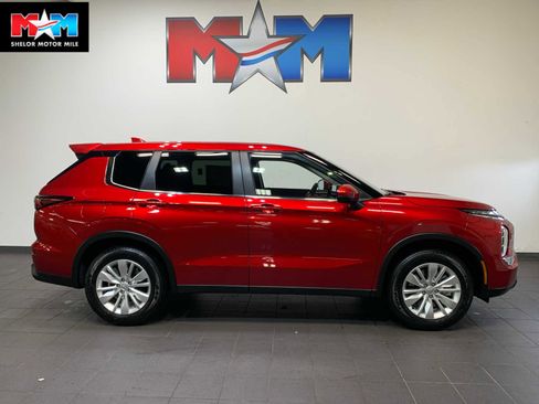 New 2025 Mitsubishi Outlander ES image 1