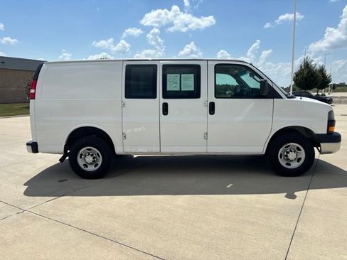 Used 2018 Chevrolet Express 2500 w/ Communications Package RWD image 29