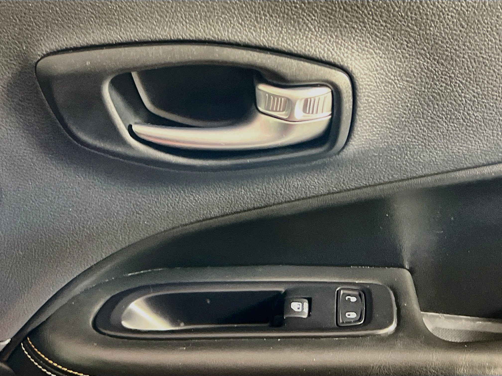 Used 2021 Jeep Compass Latitude w/ Sun and Sound Group FWD image 32