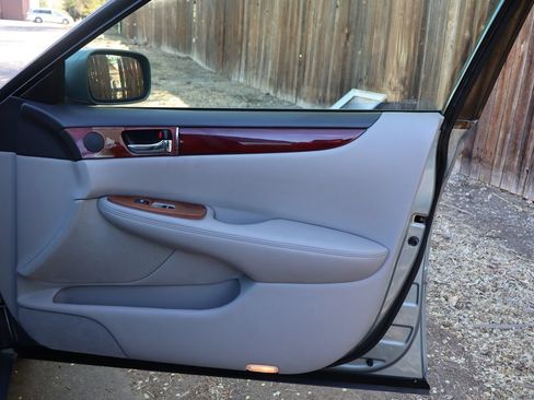 Used 2004 Lexus ES 330 FWD image 26