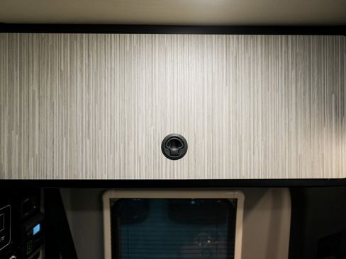 Used 2021 Mercedes-Benz Sprinter 2500 image 23