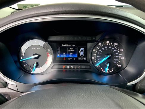 Used 2014 Ford Fusion SE FWD image 25