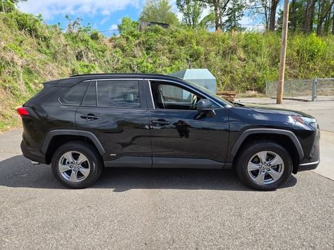 Used 2023 Toyota RAV4 LE AWD/4WD image 9