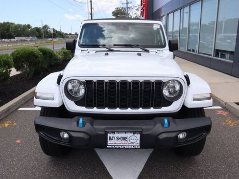Used 2024 Jeep Wrangler Unlimited w/ Convenience Group AWD/4WD image 4