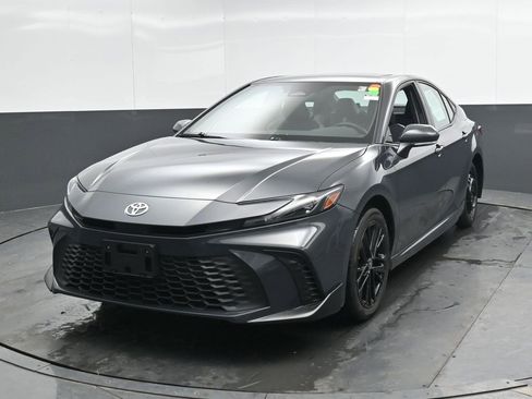 Used 2025 Toyota Camry SE w/ Multimedia Upgrade Package image 6