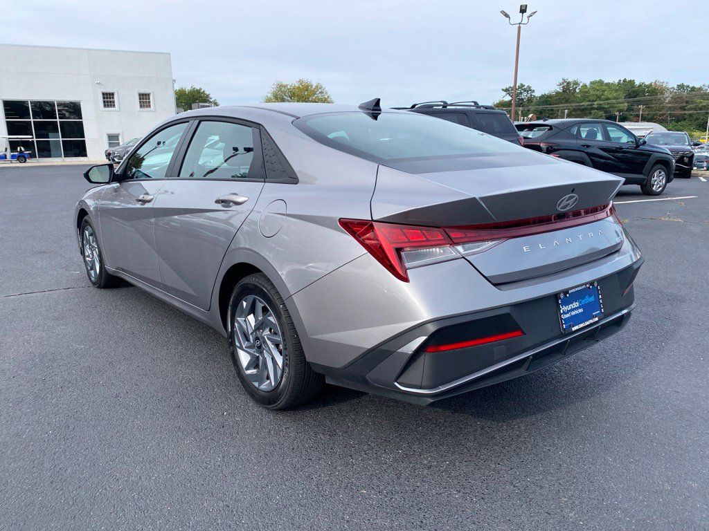 Certified 2025 Hyundai Elantra Hybrid FWD image 8
