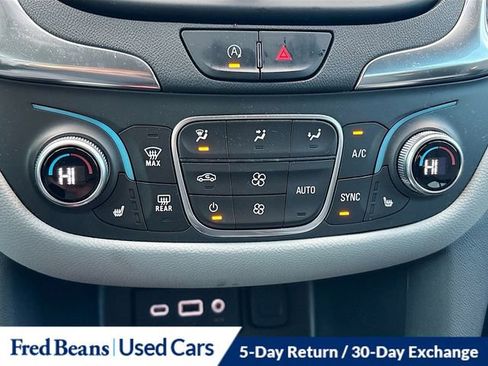 Used 2022 Chevrolet Equinox LT w/ Driver Convenience Package image 16