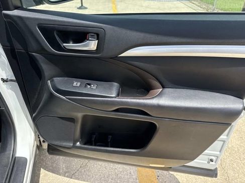 Used 2017 Toyota Highlander XLE FWD image 20